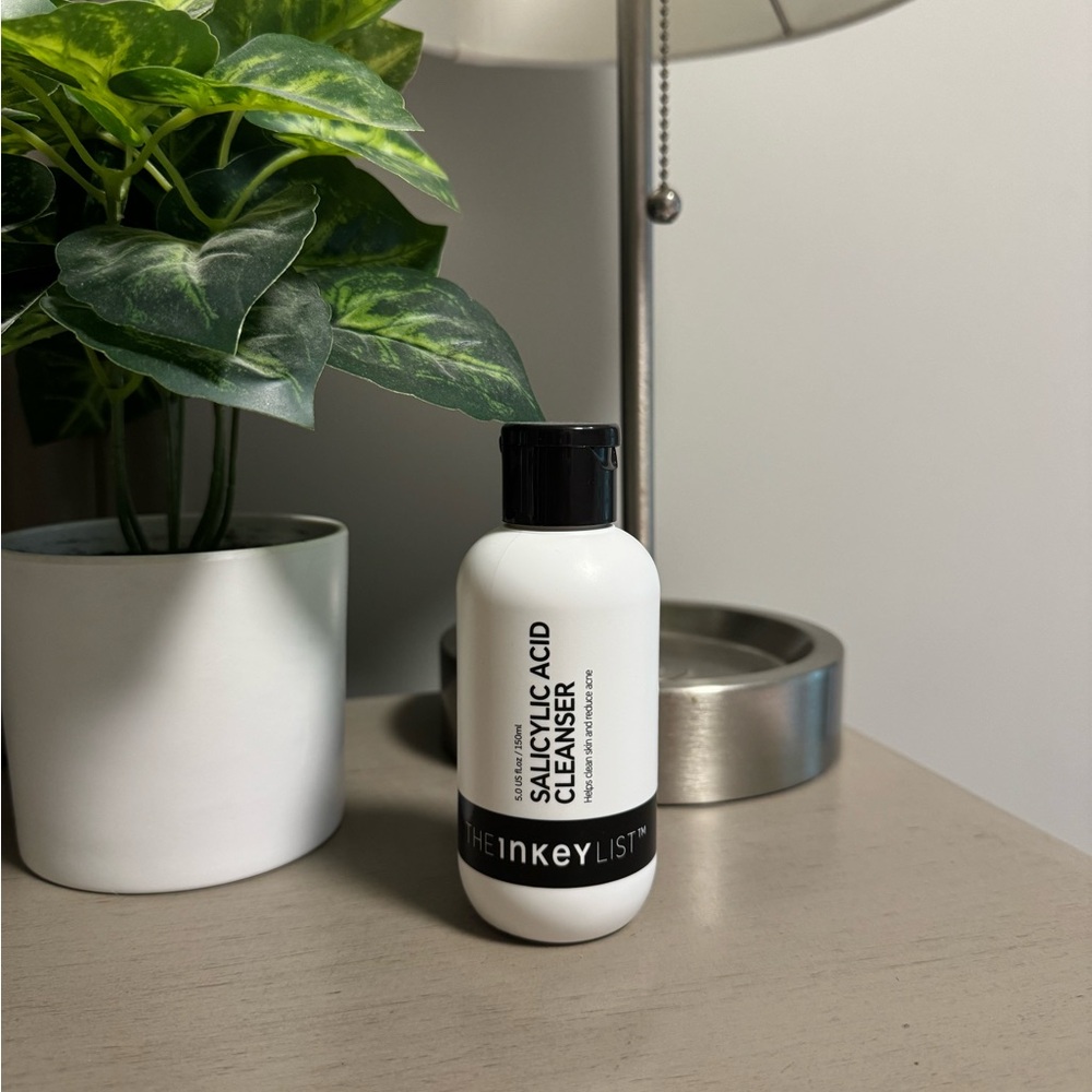 Salicylic Acid Cleanser - Black and White